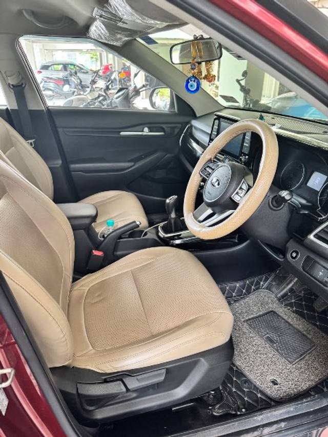 https://images10.gaadi.com/usedgaadi-sellcar/UsedCar/e5a3f659a/12817eb7-84ae-4157-b7b1-1a12d6bc6fd4.jpeg?imwidth=6402