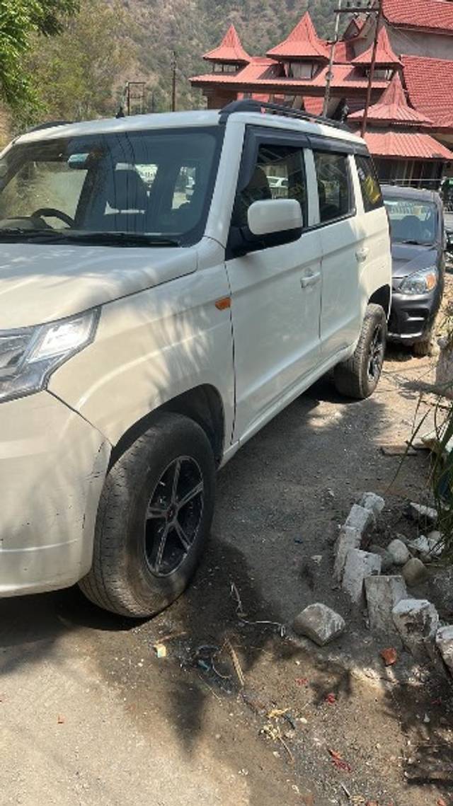 https://images10.gaadi.com/usedgaadi-sellcar/UsedCar/e5a401dea/bfdad93e-e628-4455-839b-f6f5d6fd4b2d.jpeg?imwidth=6402