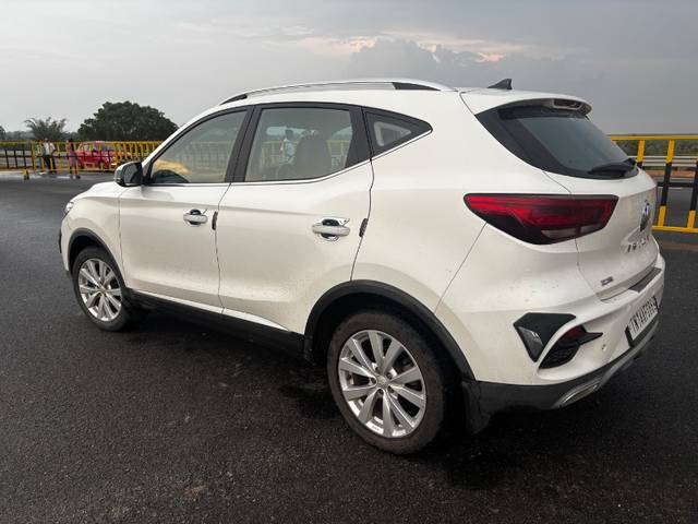 https://images10.gaadi.com/usedgaadi-sellcar/UsedCar/e5a42e5da/406ca2fc-94a6-4a34-8e45-9ade923bc5b1.jpeg?imwidth=6402