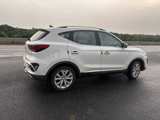 https://images10.gaadi.com/usedgaadi-sellcar/UsedCar/e5a42e5da/fbcbfba8-46f1-4535-a521-6c635f4c3006.jpeg?imwidth=6401