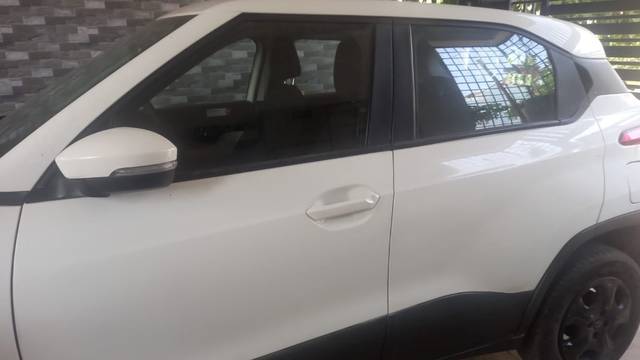 https://images10.gaadi.com/usedgaadi-sellcar/UsedCar/e5a45e77a/a43fdb8e-a0f4-4f33-a859-72550b40cbd9.jpeg?imwidth=6401