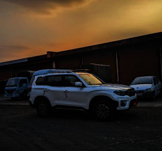 https://images10.gaadi.com/usedgaadi-sellcar/UsedCar/e5a465b9a/bb4ccb8c-636b-4141-abf6-03c02499d061.jpg?imwidth=6402