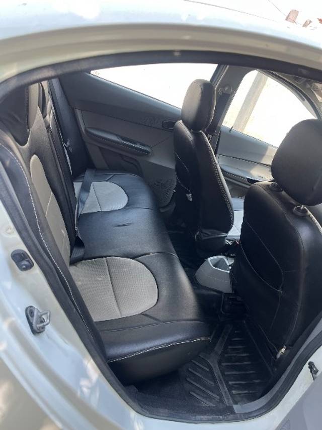 https://images10.gaadi.com/usedgaadi-sellcar/UsedCar/e5a48255a/2c4a4390-9002-4c51-9f2e-5248bb14a0ca.jpeg?imwidth=6401