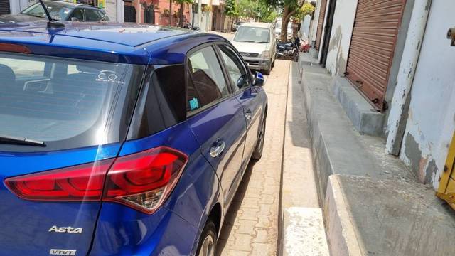 https://images10.gaadi.com/usedgaadi-sellcar/UsedCar/e5a494e3a/e5d45592-e33b-43d7-9b7e-e77308325396.jpg?imwidth=6401