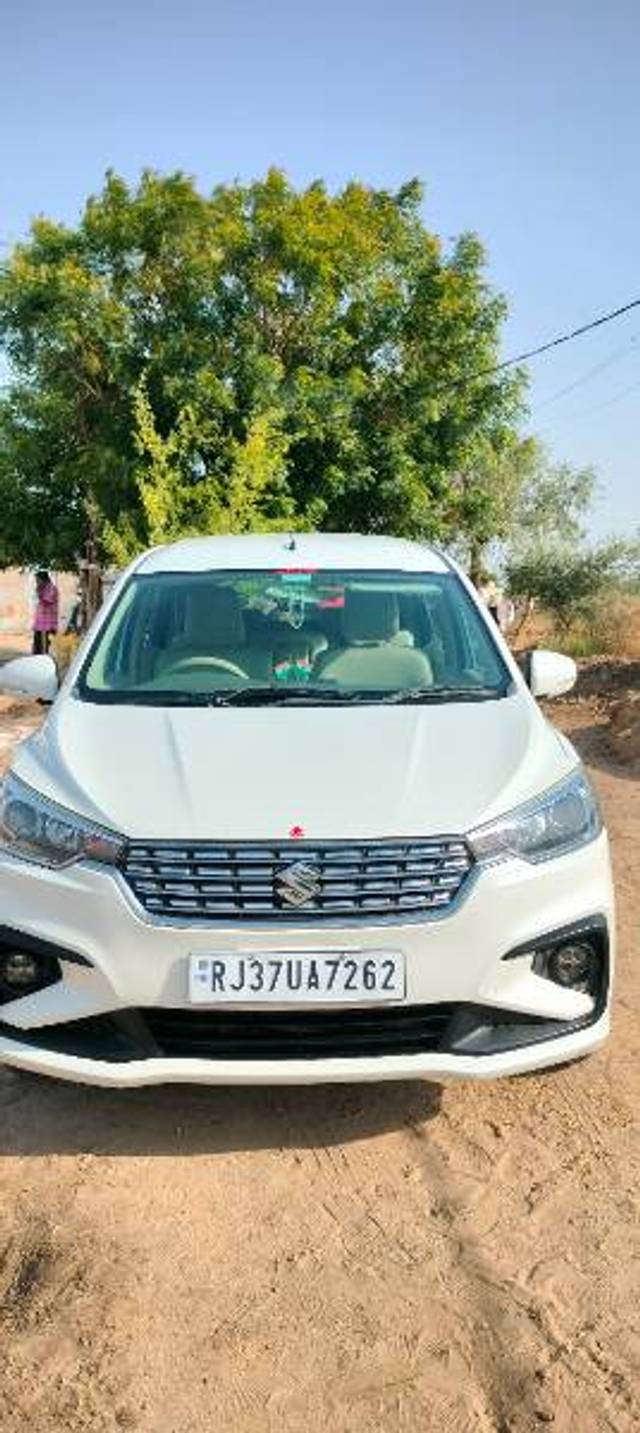 https://images10.gaadi.com/usedgaadi-sellcar/UsedCar/e5a49e20a/11838171-feee-4ff0-ae06-90a6f9ad8307.jpg?imwidth=6400