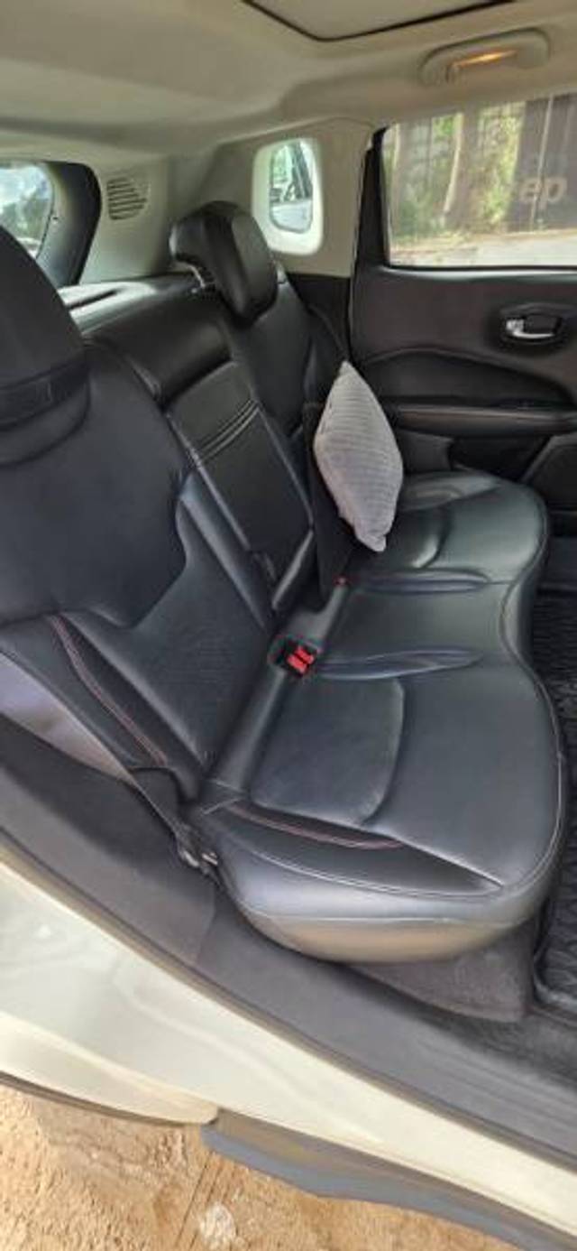 https://images10.gaadi.com/usedgaadi-sellcar/UsedCar/e5a4b164a/adf896ea-d787-4560-bcad-8a2c8b7b6b43.jpg?imwidth=6402