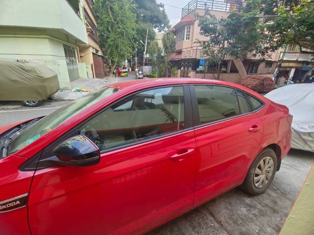 https://images10.gaadi.com/usedgaadi-sellcar/UsedCar/e5a509c9a/0193423e-6d06-46bc-9953-6cf5a46d8efe.jpg?imwidth=6402