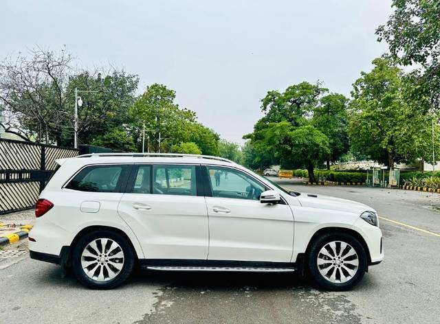 https://images10.gaadi.com/usedgaadi-sellcar/UsedCar/e5a52f62a/85e793dd-88c7-4dfc-9492-f129d5e92541.jpeg?imwidth=6401