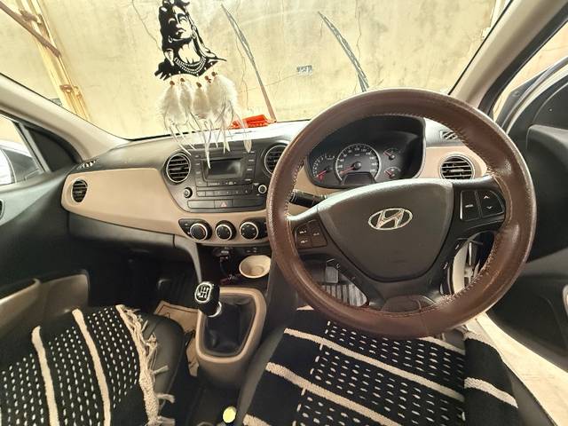 https://images10.gaadi.com/usedgaadi-sellcar/UsedCar/e5a533daa/8c94841a-00db-4e3e-91ab-0a93768fc8ef.jpeg?imwidth=6401