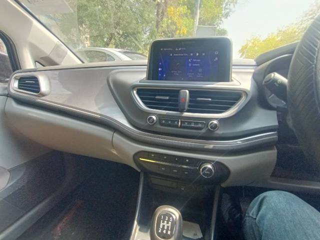 https://images10.gaadi.com/usedgaadi-sellcar/UsedCar/e5a55385a/b86c02e4-7f5a-4c14-91c6-9d6e08b6648c.jpg?imwidth=6401