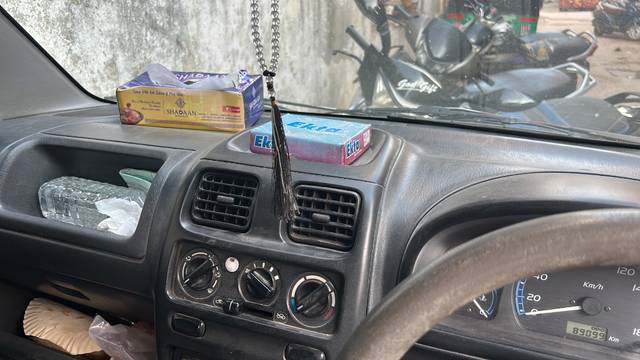https://images10.gaadi.com/usedgaadi-sellcar/UsedCar/e5a5a3a4a/2375a451-73c0-4eaa-ba99-510e59ec8de7.jpeg?imwidth=6401