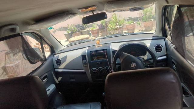https://images10.gaadi.com/usedgaadi-sellcar/UsedCar/e5a5d5bea/1237dab3-929e-4afa-b75f-489d2fde0eec.jpg?imwidth=6401