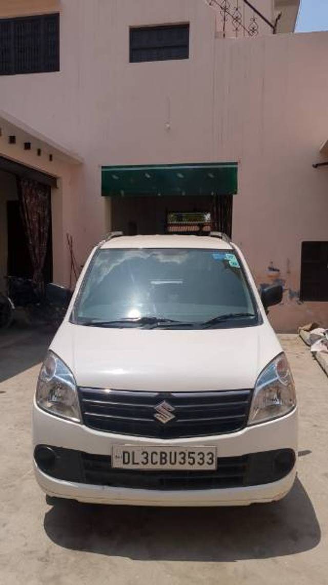 https://images10.gaadi.com/usedgaadi-sellcar/UsedCar/e5a5d5bea/789d5056-17a8-4bdb-8415-77733c798500.jpg?imwidth=6400