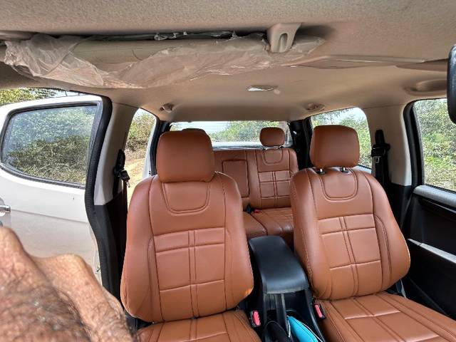https://images10.gaadi.com/usedgaadi-sellcar/UsedCar/e5a5fc84a/37db742c-4210-412e-84df-c6c337cf42ab.jpeg?imwidth=6402