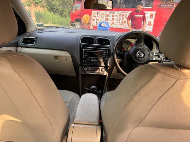 https://images10.gaadi.com/usedgaadi-sellcar/UsedCar/e5a5fd6aa/693f8e99-f6ff-4184-a1e2-28fc0c5ae311.jpeg?imwidth=6401