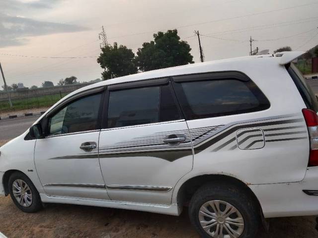https://images10.gaadi.com/usedgaadi-sellcar/UsedCar/e5a61ad0a/4f5a9278-6041-4fc9-b23d-38574244e35a.jpg?imwidth=6402