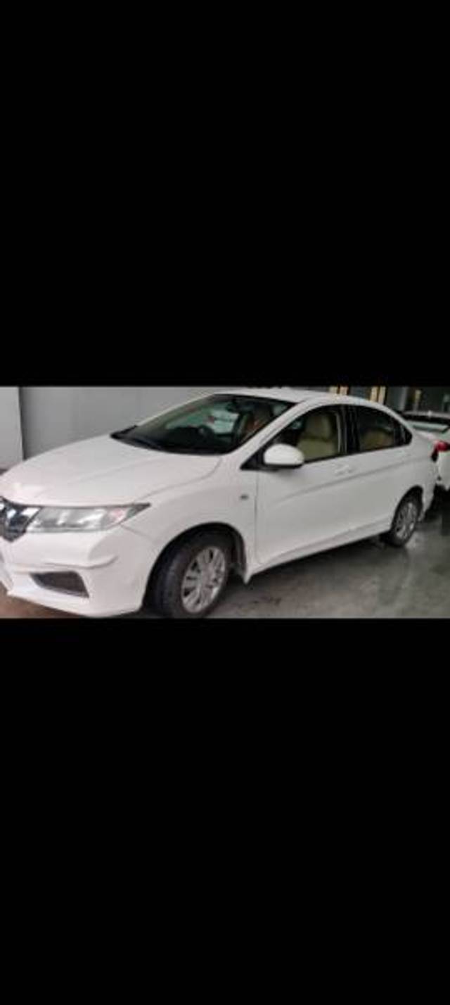https://images10.gaadi.com/usedgaadi-sellcar/UsedCar/e5a63b0ca/8bb28a2c-f08a-4e9b-a4e8-0626788e724e.png?imwidth=6402