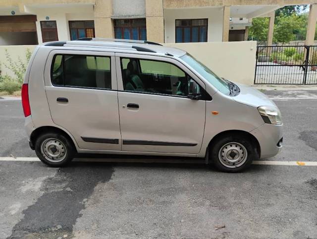 https://images10.gaadi.com/usedgaadi-sellcar/UsedCar/e5a66866a/8e67970c-bcc0-4734-8a80-e2553eb02fa5.jpg?imwidth=6401