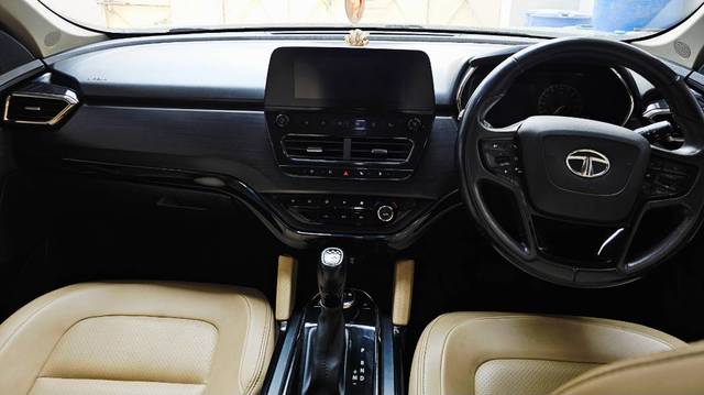 https://images10.gaadi.com/usedgaadi-sellcar/UsedCar/e5a68255a/b576910d-a38a-460d-953b-e375b40c0d21.jpg?imwidth=6400