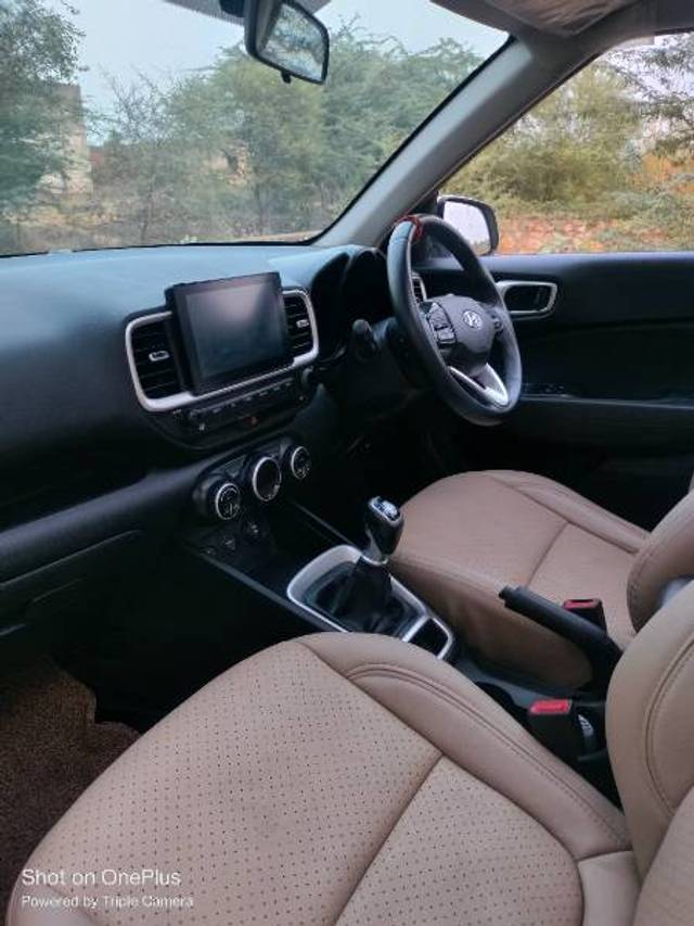 https://images10.gaadi.com/usedgaadi-sellcar/UsedCar/e5a6bfd3a/6a30d490-7007-431a-b55a-6287997b95c6.jpg?imwidth=6401