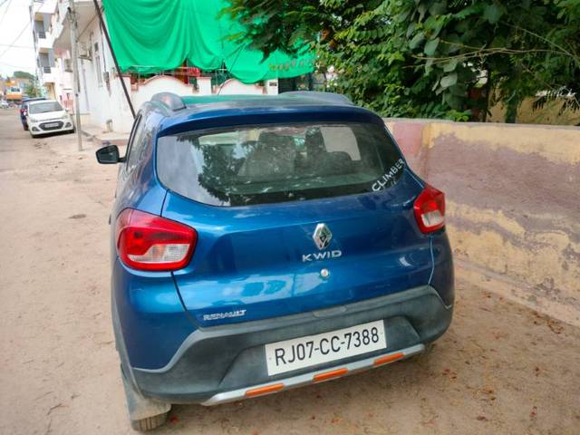 https://images10.gaadi.com/usedgaadi-sellcar/UsedCar/e5a6cfa9a/a82a599f-be0c-4994-845c-c3a5ca33ab7e.jpg?imwidth=6400