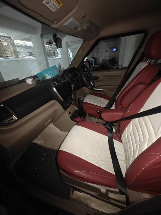 https://images10.gaadi.com/usedgaadi-sellcar/UsedCar/e5a6d870a/851beed4-808f-4358-bc3a-b7f44e5dfda3.jpg?imwidth=6402