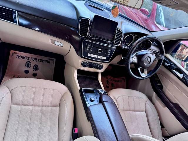 https://images10.gaadi.com/usedgaadi-sellcar/UsedCar/e5a6dd33a/37ca8a96-92e4-49bb-b84f-c287679ebb1b.jpeg?imwidth=6402