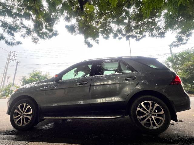 https://images10.gaadi.com/usedgaadi-sellcar/UsedCar/e5a6dd33a/502853c3-a090-45db-82d8-a31e73468672.jpeg?imwidth=6402