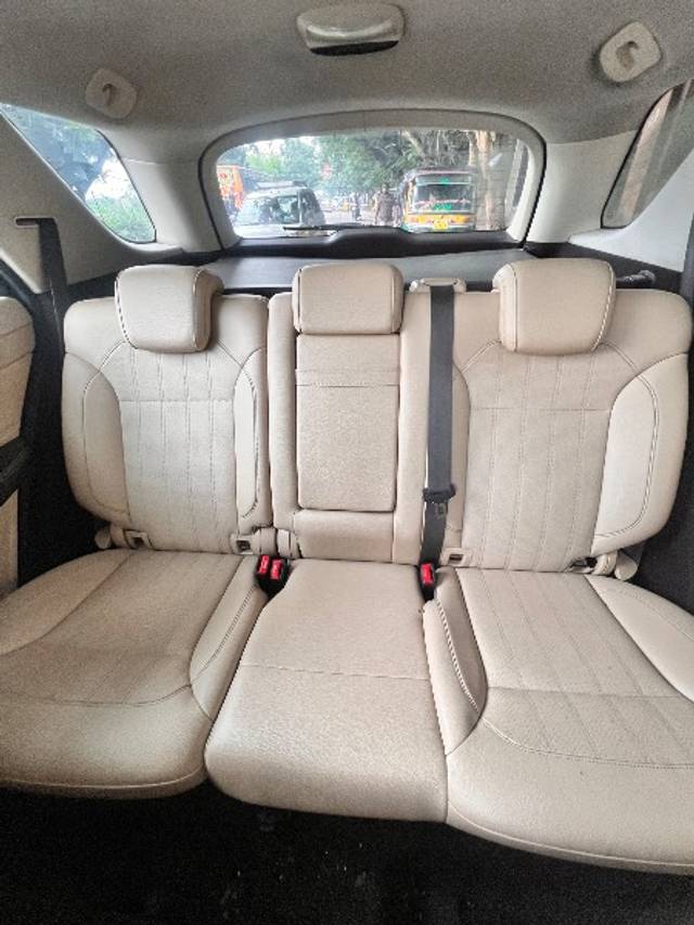 https://images10.gaadi.com/usedgaadi-sellcar/UsedCar/e5a6dd33a/d12707da-932e-4249-b6bf-e4ae64c7914e.jpeg?imwidth=6401