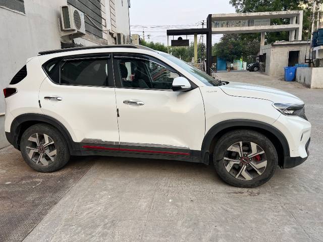 https://images10.gaadi.com/usedgaadi-sellcar/UsedCar/e5a6e6e8a/a2a57ae4-db4e-4624-ab14-7ff1f7260484.jpeg?imwidth=6400