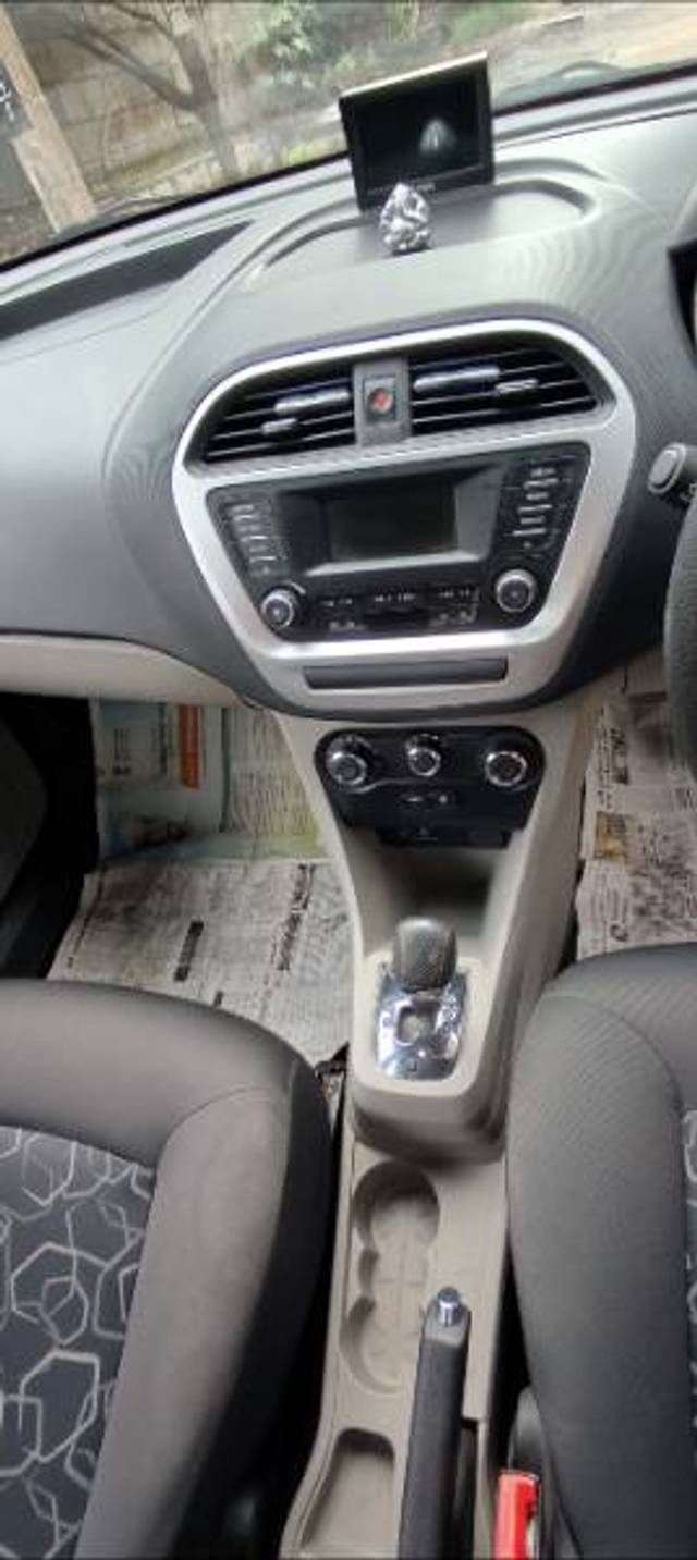 https://images10.gaadi.com/usedgaadi-sellcar/UsedCar/e5a737b5a/d7b1af37-29a1-4404-9470-c6cf7e9cddf9.jpg?imwidth=6402