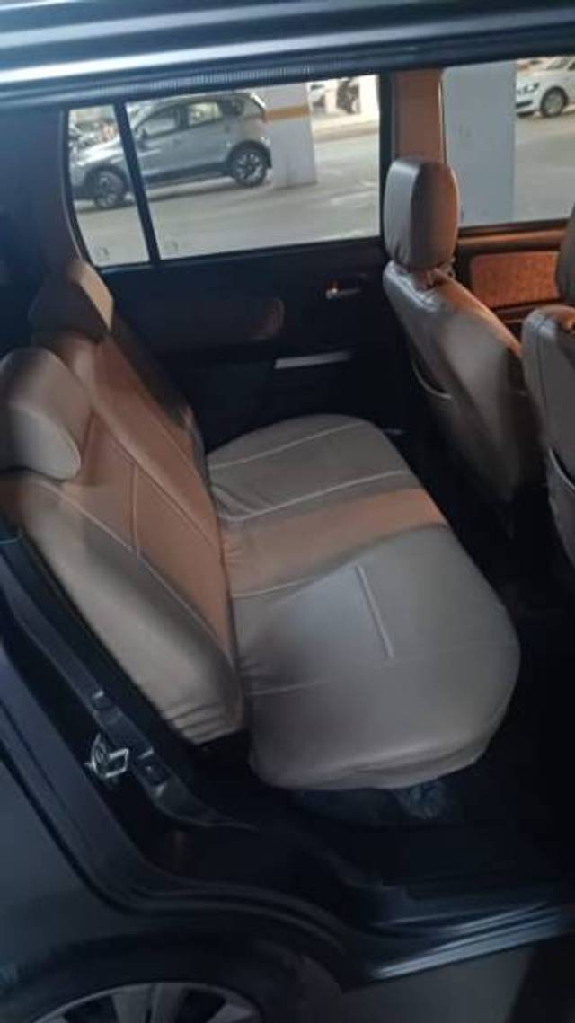 https://images10.gaadi.com/usedgaadi-sellcar/UsedCar/e5a785c6a/7cbd8e81-8242-48b4-a2fc-e9827057a5fb.jpeg?imwidth=6401