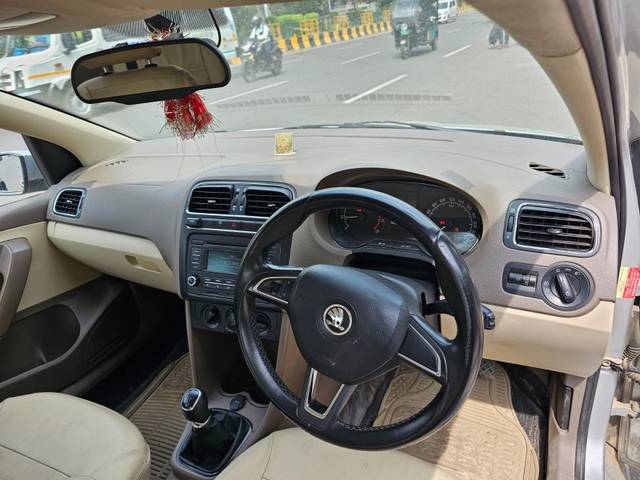 https://images10.gaadi.com/usedgaadi-sellcar/UsedCar/e5a79831a/ec8a1752-92a5-4c40-8388-0b6e6f6792d7.jpeg?imwidth=6400