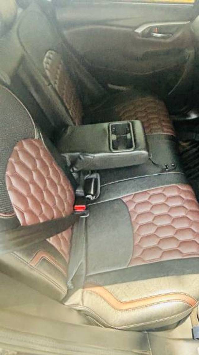 https://images10.gaadi.com/usedgaadi-sellcar/UsedCar/e5a7b7b3a/9c2c2e5f-4380-46c4-bd83-95dd5a93a0a1.jpeg?imwidth=6401