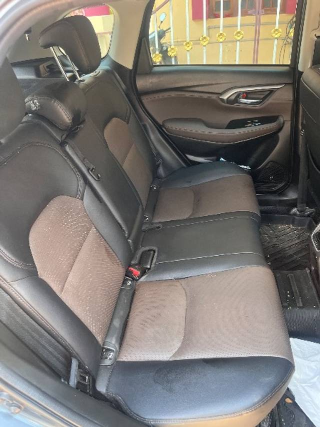https://images10.gaadi.com/usedgaadi-sellcar/UsedCar/e5a7b948a/34bcfd7f-158a-4599-97b2-9895abaef8ad.jpeg?imwidth=6402