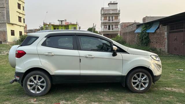https://images10.gaadi.com/usedgaadi-sellcar/UsedCar/e5a7e3bea/570d33c0-b88e-4d5a-a148-b77a30a96c4d.jpeg?imwidth=6401