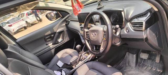 https://images10.gaadi.com/usedgaadi-sellcar/UsedCar/e5a80e85a/34610223-3eba-4743-b98d-0feef76f4b93.jpg?imwidth=6402