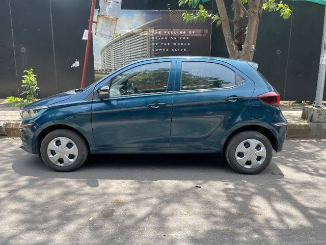 https://images10.gaadi.com/usedgaadi-sellcar/UsedCar/e5a88573a/73c11835-b522-42c8-ae94-0a079d849e07.jpeg?imwidth=6402