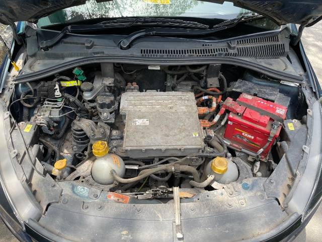 https://images10.gaadi.com/usedgaadi-sellcar/UsedCar/e5a88573a/8f51bbe7-30c3-4c16-bdb2-7cfe0c34850c.jpeg?imwidth=6400