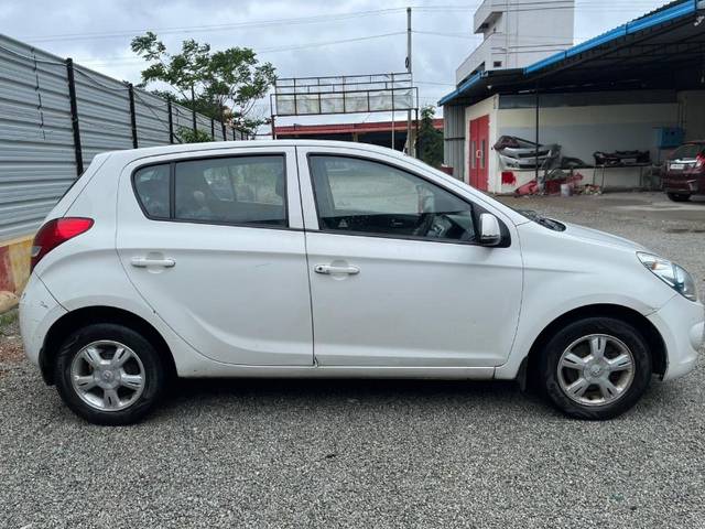 https://images10.gaadi.com/usedgaadi-sellcar/UsedCar/e5a8d7d8a/5a55ccd6-6ed6-49b0-a182-74d2c153c45a.jpeg?imwidth=6401