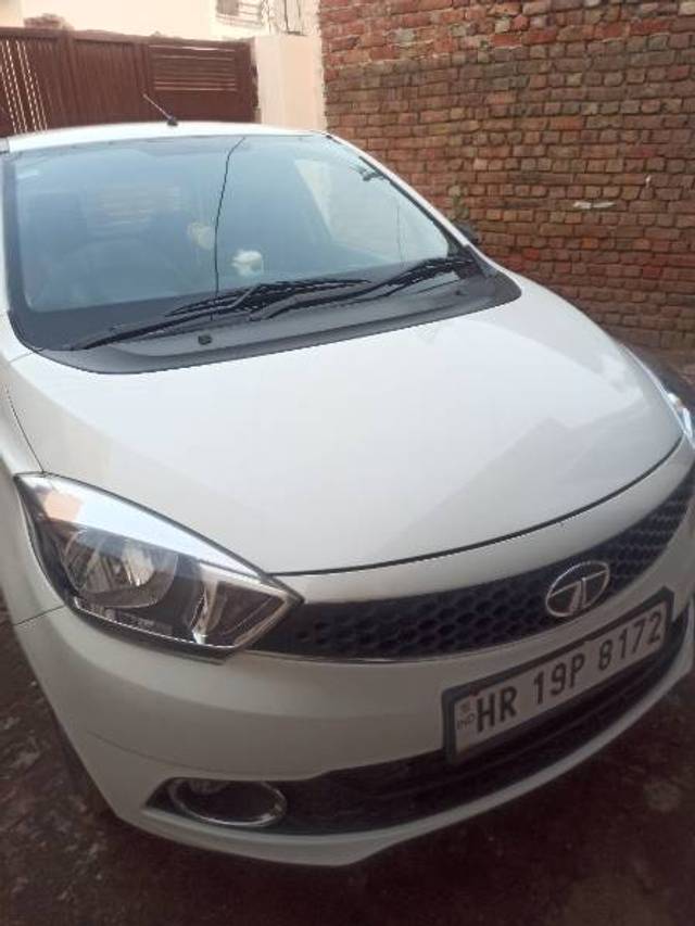 https://images10.gaadi.com/usedgaadi-sellcar/UsedCar/e5a8f1faa/6fbddc27-082f-467c-ac1a-9001242025b2.jpg?imwidth=6400