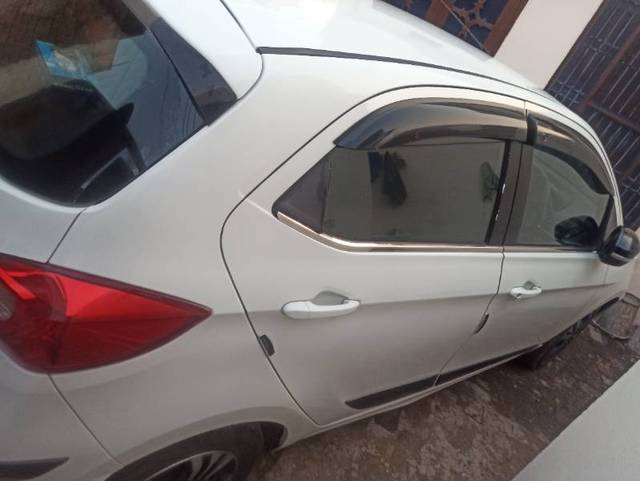https://images10.gaadi.com/usedgaadi-sellcar/UsedCar/e5a8f1faa/70bb46ab-15e3-4aba-a6e6-b5dd08e8312d.jpg?imwidth=6401