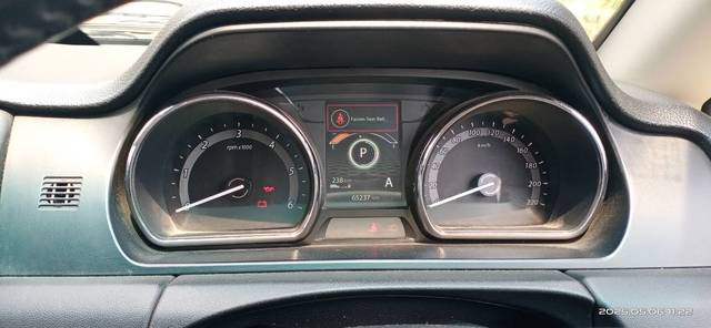 https://images10.gaadi.com/usedgaadi-sellcar/UsedCar/e5a9d5b5a/477c24ed-37d1-4afa-9765-e20da17d88a7.jpg?imwidth=6401