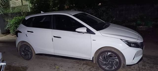https://images10.gaadi.com/usedgaadi-sellcar/UsedCar/e5a9e522a/50b3a7f6-295c-406a-8707-eee7643d3de4.jpg?imwidth=6400