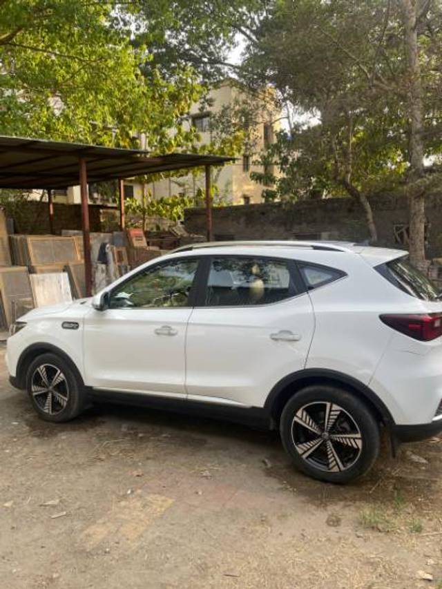 https://images10.gaadi.com/usedgaadi-sellcar/UsedCar/e5a9ed7aa/5510f191-4da1-4152-9ba1-fd07dcb630fa.jpg?imwidth=6402