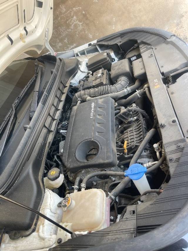 https://images10.gaadi.com/usedgaadi-sellcar/UsedCar/e5aa5a30a/66efec24-f287-4bcf-a0a8-99cb9fb90fda.jpeg?imwidth=6402