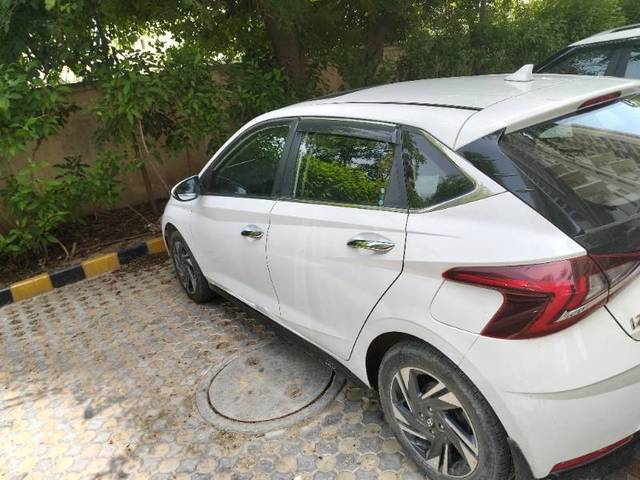 https://images10.gaadi.com/usedgaadi-sellcar/UsedCar/e5aa70d3a/a930dfd8-d890-460d-ba78-6152507c8404.jpeg?imwidth=6402