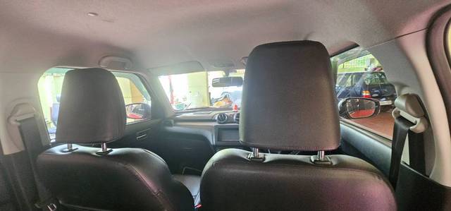 https://images10.gaadi.com/usedgaadi-sellcar/UsedCar/e5aa8f79a/59cb764c-db4b-45f4-862a-c5d92074f2d5.jpg?imwidth=6402