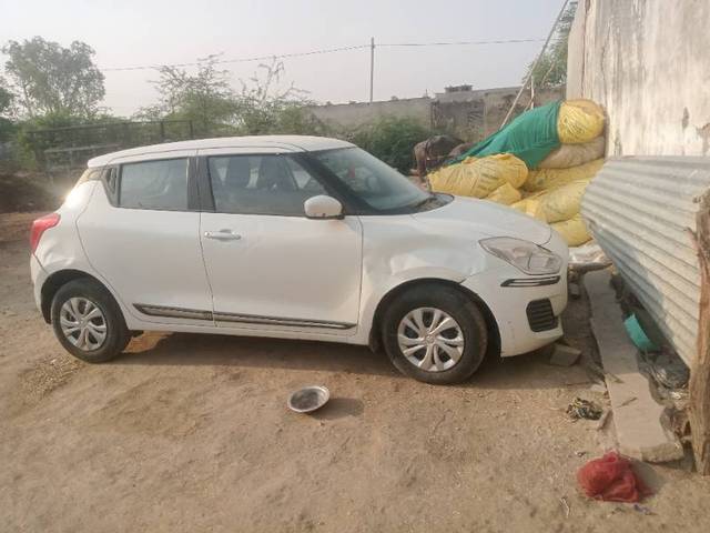 https://images10.gaadi.com/usedgaadi-sellcar/UsedCar/e5aad0eca/0bcadea0-c75c-47af-ba3a-d682179acedf.jpg?imwidth=6400