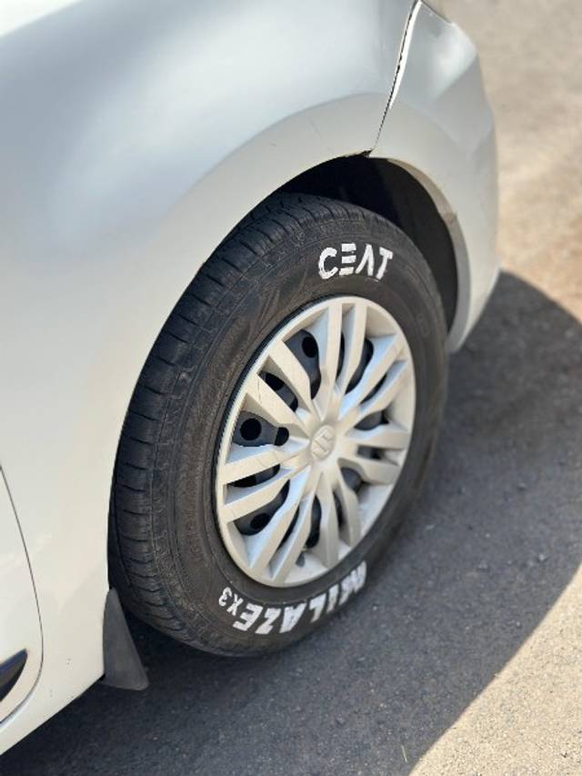 https://images10.gaadi.com/usedgaadi-sellcar/UsedCar/e5aaeb22a/36571c01-95ee-48d9-832f-b28368647873.jpeg?imwidth=6401